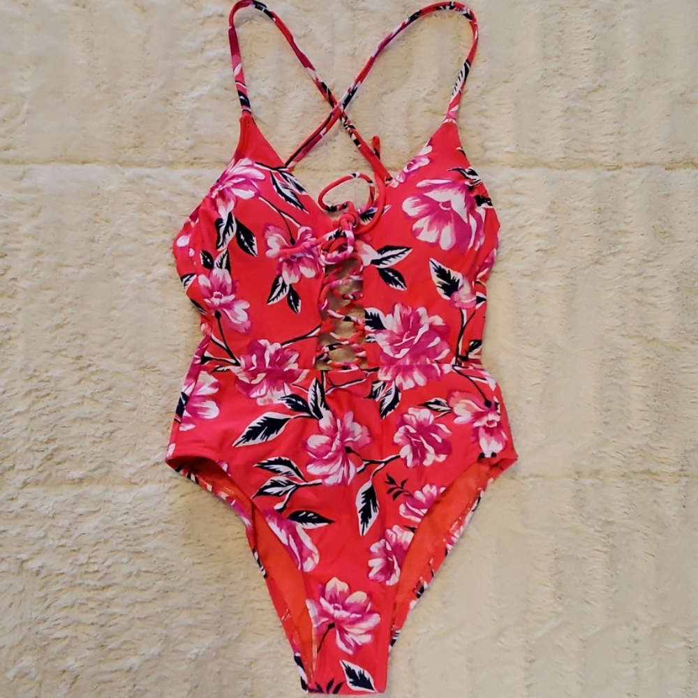 NWOT Xhilaration swimsuit